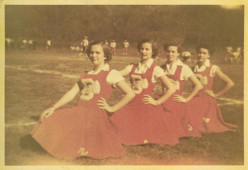 Black Star Cheerleaders 1953.jpg