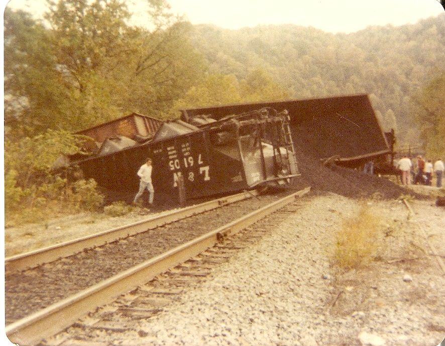 TRAIN_DERAILMENT_MOLUS_1975.jpg