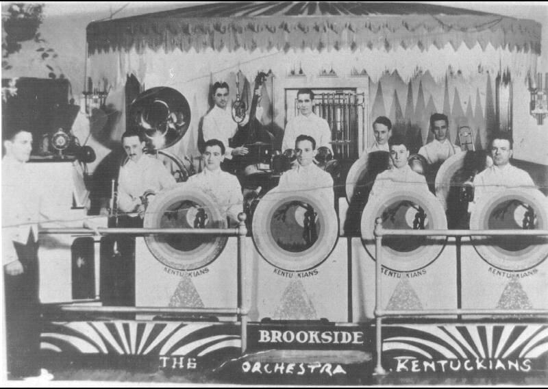 The Kentuckians, at Brookside Beer Garden, Tony Thomas at left, 2 over from him his bro[1]. Tommy Thomas, 3 over from Tommy, J.H. McKinley.JPG